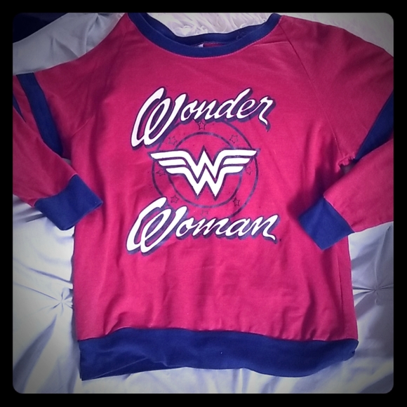 Wonder Woman Sweatshirt - Picture 1 of 3